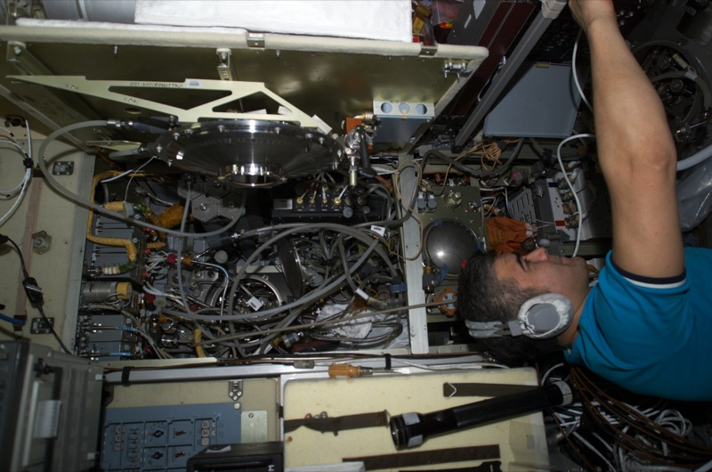 Illustration for article titled The Air Up There: What Space Stations Smell Like